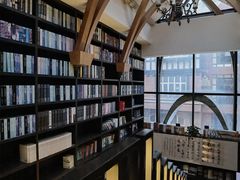 -钟书阁(松江泰晤士小镇店)