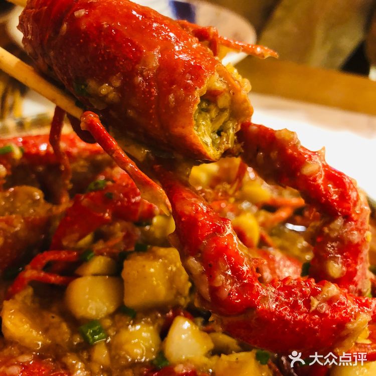 某三和小辉哥我站小辉哥