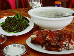 清炒地瓜叶-黄记四更烤乳猪店