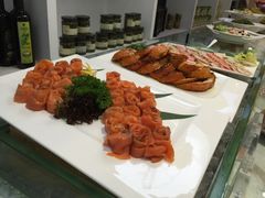 沙拉盘很精致……-广州花之恋城堡酒店
