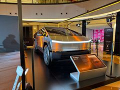 -TESLA 特斯拉(上海太古汇体验店)