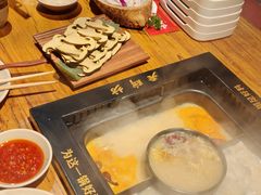 -老牌坊云南鱼豆花火锅(爱建店)