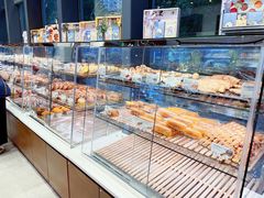 面包甜点陈列柜-巴黎贝甜(常德路店)