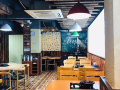 大堂-陆记牛庄·碳锅龙虾烧烤(爱上花园店)