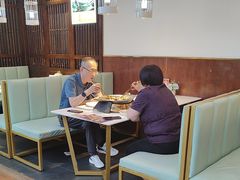 -阿瓦山寨·湘菜现炒·剁椒鱼头王(咸阳总店)