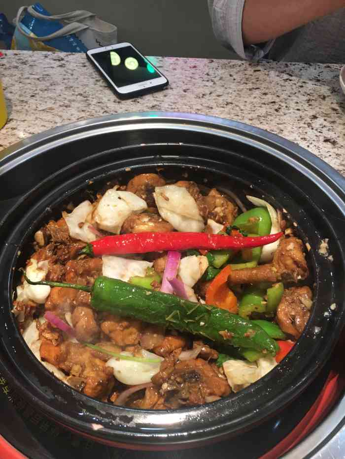 向西鸡煲(uct美食城店)-"一说到吃鸡煲94,第一个念头就是去向西村.