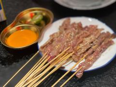-何妹湿辣牛肉·粤式烧烤砂煲(桂雅路店)