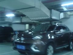 -证大·大拇指广场-地面停车场