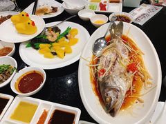 -皇城根·鲁菜济南菜·吊炉烤鸭·炒鸡鱼头(济南旗舰店)