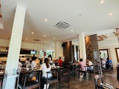 -Chom Cafe and Restaurant