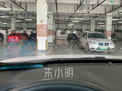 -虹桥火车站-停车场