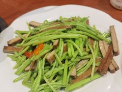 芦蒿炒香干-龙梅肥肠鱼(明瓦廊店)