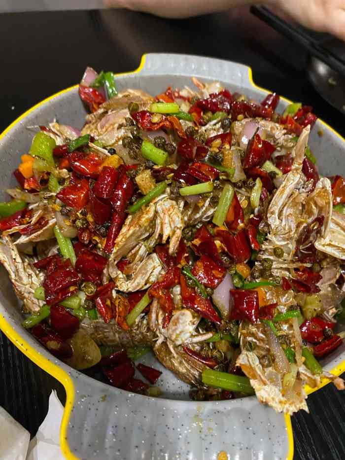 蛙小二·牛蛙·龙虾季(吴江体育馆店)-"[薄荷]环境:2层楼,上面桌子大