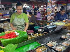 -席娜卡琳火车铁道夜市