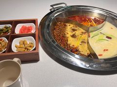 -老房老舍重庆火锅(假日城市店)