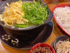 -丽虹云南过桥米线(兴工街店)