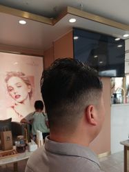 -一東造型烫发染发