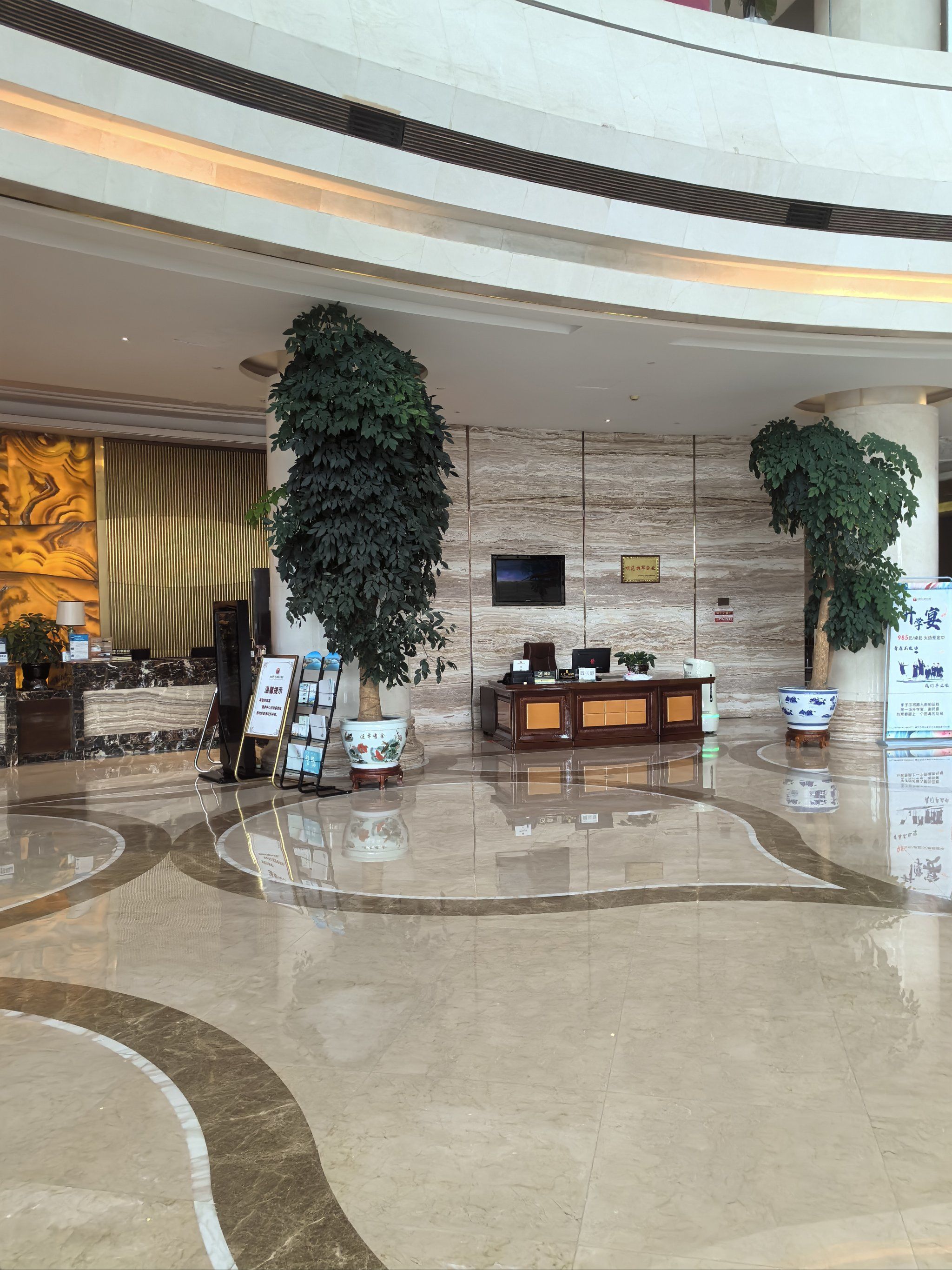 早餐在遂宁星级宾馆里算很丰盛的,中西式齐全