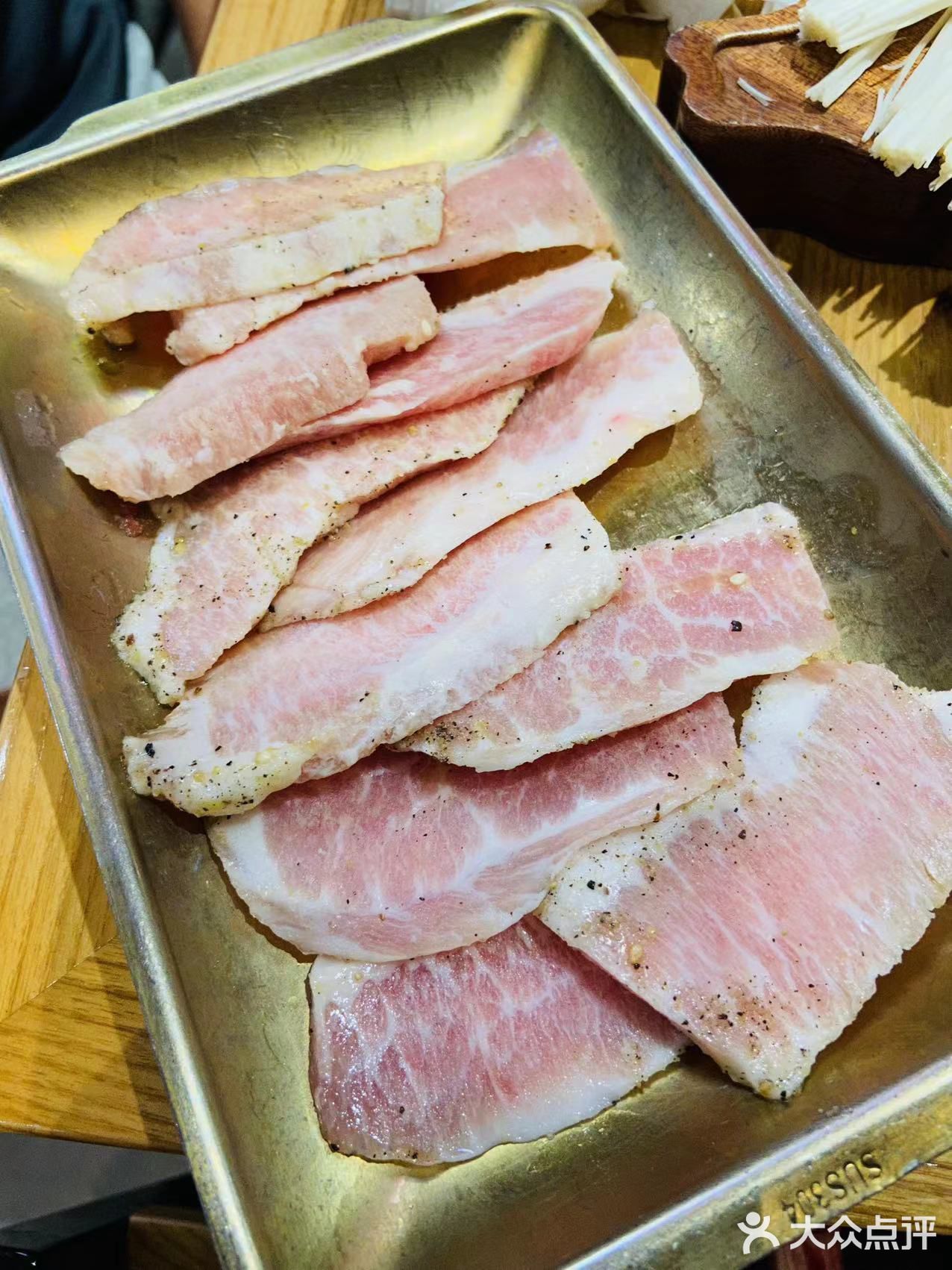 人均百元即可吃到巨大的战斧牛排