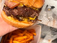 -TRIPS BURGER(大钟寺店)
