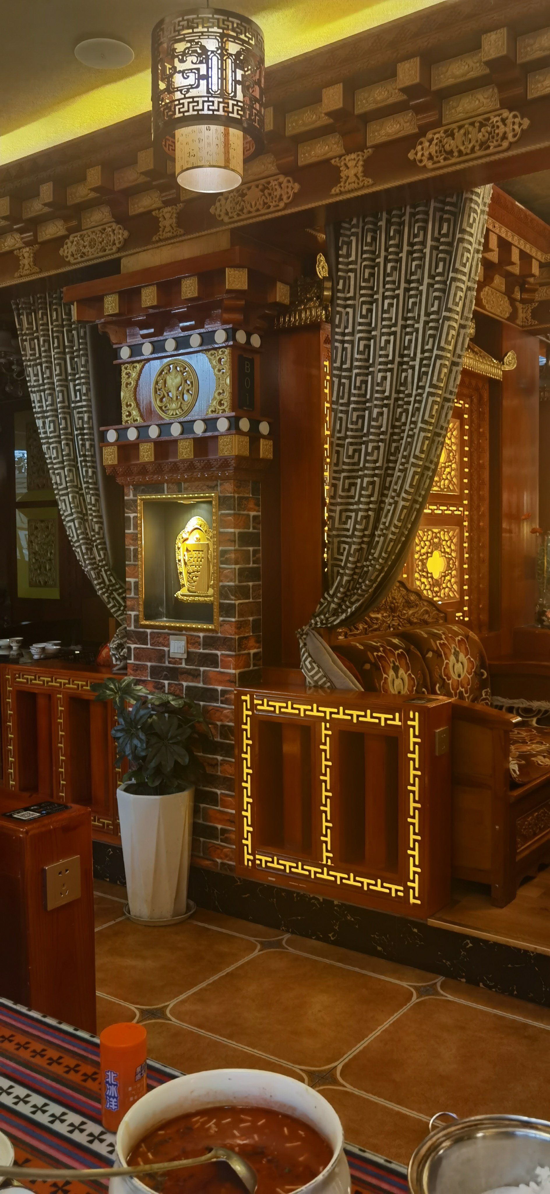 马尔康,抱着体验的心情来到这家藏餐店,非常惊艳,藏族风情浓郁的装修