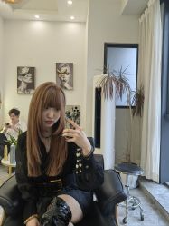 点击看大图 -V8潮牌·接发烫染连锁