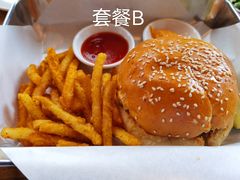 薯条汉堡-悠航SLOWBOAT(三里屯店)