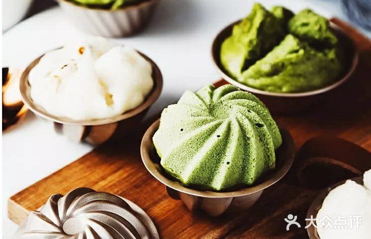 这块发糕，口感湿润柔软，材料拌一拌就好啦~还不需要烤箱哦！