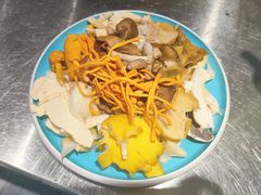 -菌之家·专业纯野生菌火锅·特色炒菌