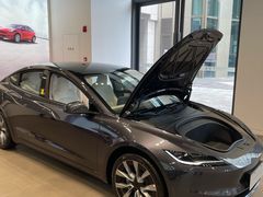 -TESLA 特斯拉(上海太古汇体验店)