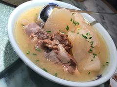 萝卜炖筒骨-梁家大院•农家菜(昆山会展中心店)