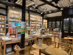 -猫的天空之城概念书店(杭州南宋御街店)