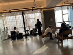 -C-18 SALON