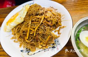 Fried Tofu and Pork with Rice Noodles