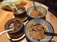 牛肉拌粉-万方圆拌粉瓦罐汤(滕王阁旗舰店)