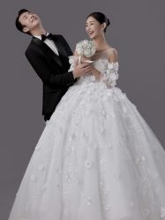 -至臻微拉婚纱摄影