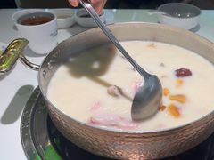 -洪氏嗨捞·广东猪肚鸡·椰子鸡火锅(西咸万象城店)
