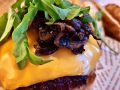 黑松露菌菇牛肉汉堡-COMMUNE幻师(上邦百汇城店)