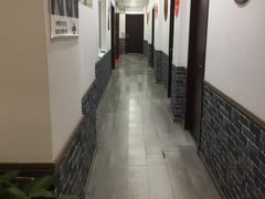 -茸梅路右拐龙虾-农家菜(松江店)