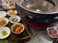 -围炉肉舍•炭烤活鳗•丹东海鲜烤肉(步行街店)