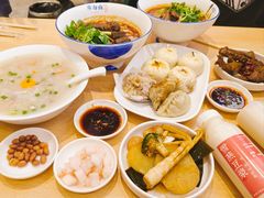 -李与白包子铺(桐梓林店)
