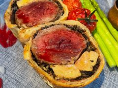 惠灵顿牛排-弦月窗LUNETTE BY AMANDA(复兴路店)