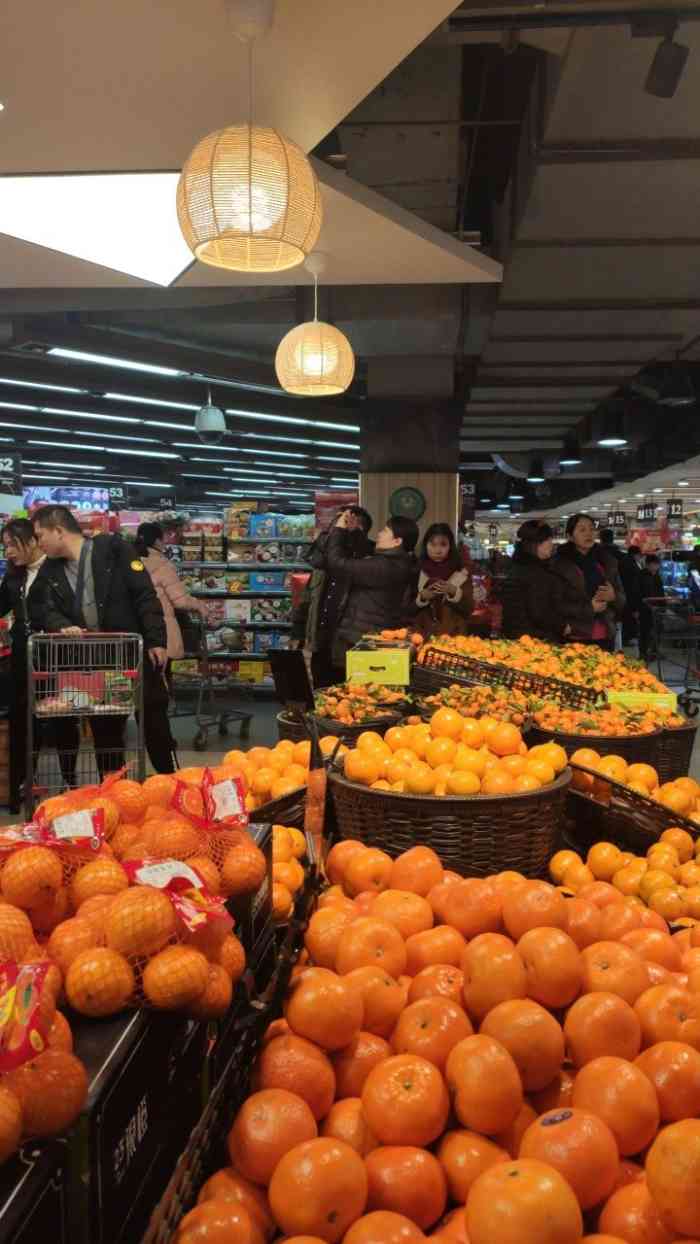 武商超市超级生活馆-"从地铁口下来,我就在想,这怎么有个横着的.