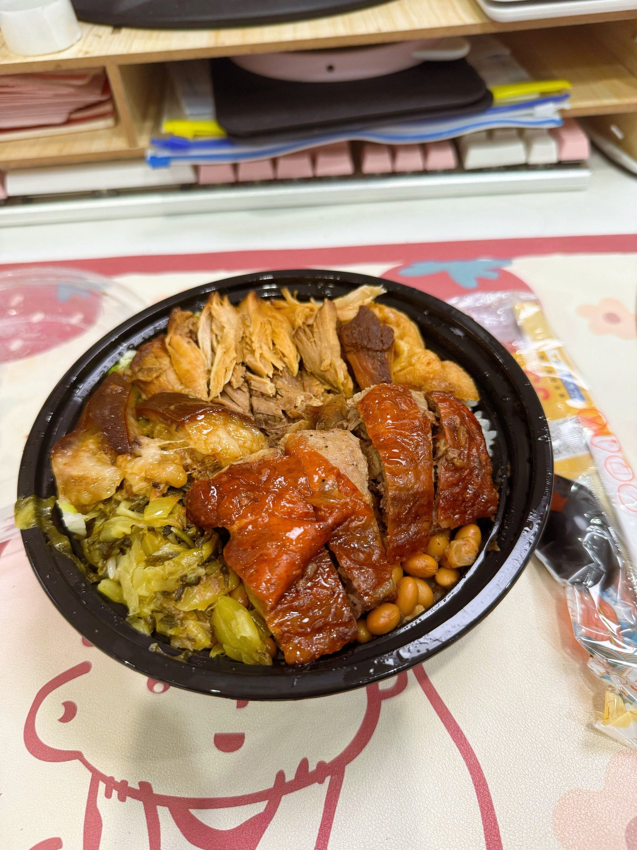 烧鸭隆江猪脚配饭