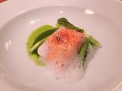 香煎三文鱼排-非常时髦餐厅VUE Restaurant(外滩茂悦大酒店)