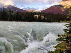 -阿萨巴斯卡瀑布观景点