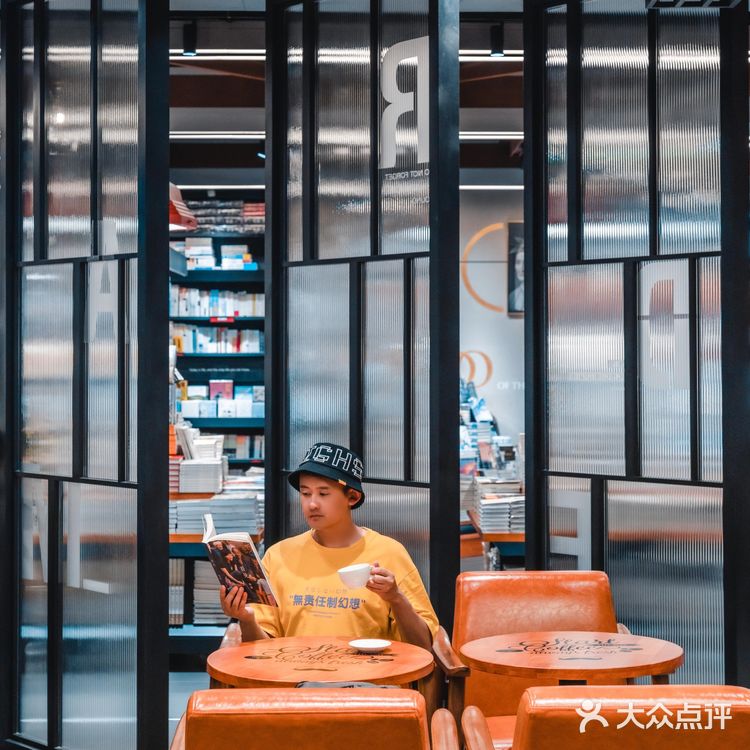 焕新黑金风📖西西弗重庆首家黑标店来啦