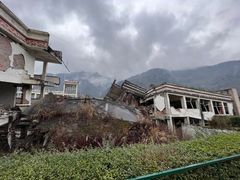 -四川汶川特大地震漩口中学遗址