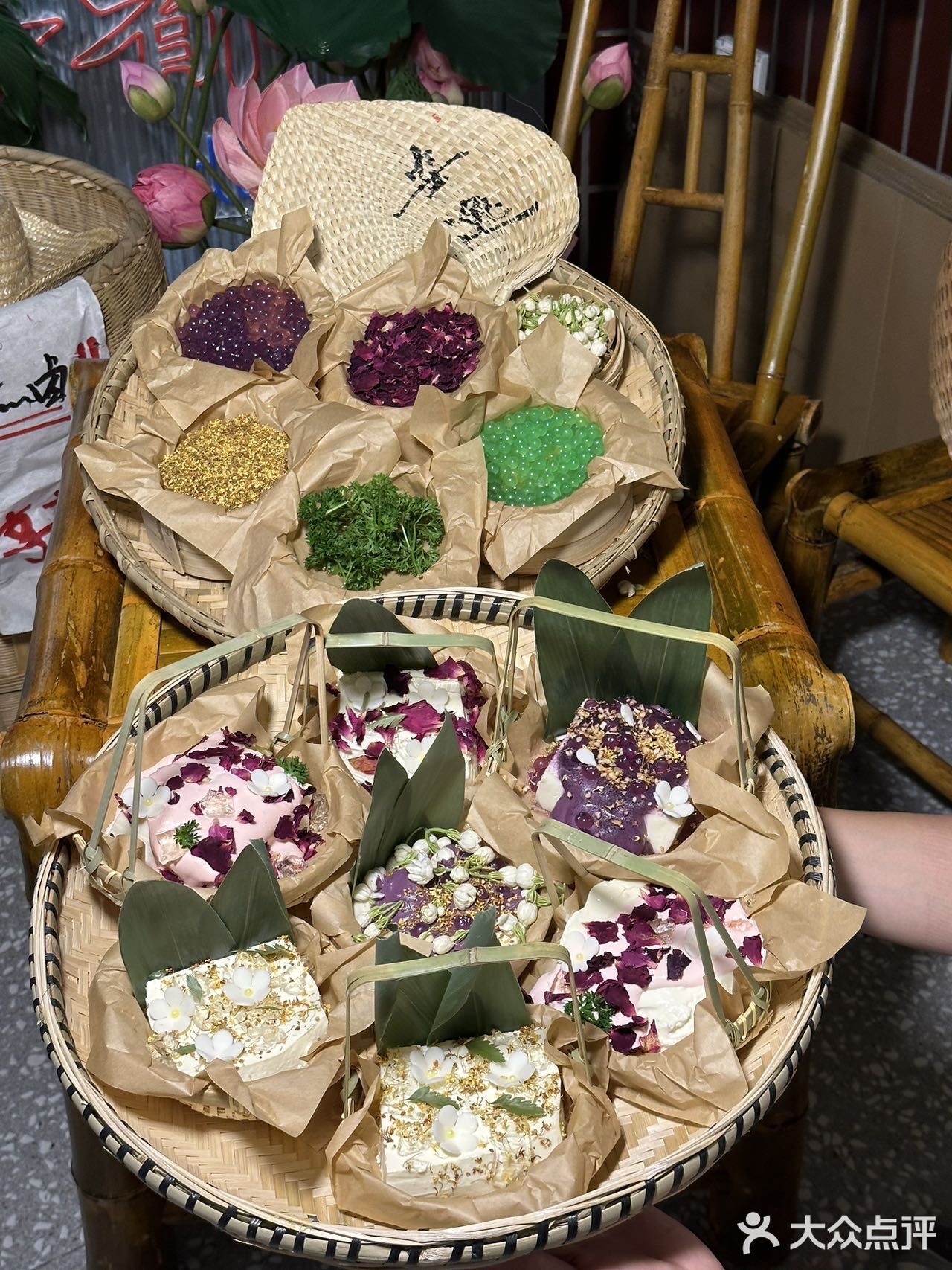 太好吃了！挑挑肥肠！鸭血面！奶豆腐！根本夸不完！