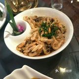 菜品种类多！口味也多种选择！海鲜，农家菜等！